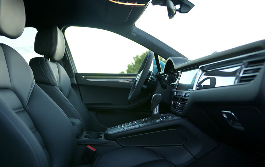 2019 Porsche Macan (95B.2) black interior