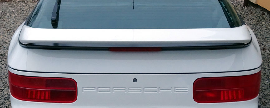 No model designation on rear end (option M498), rear spoiler painted in body color (option M595)