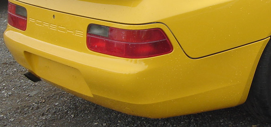 Japanese versions porsche 968 had white reverse lamps