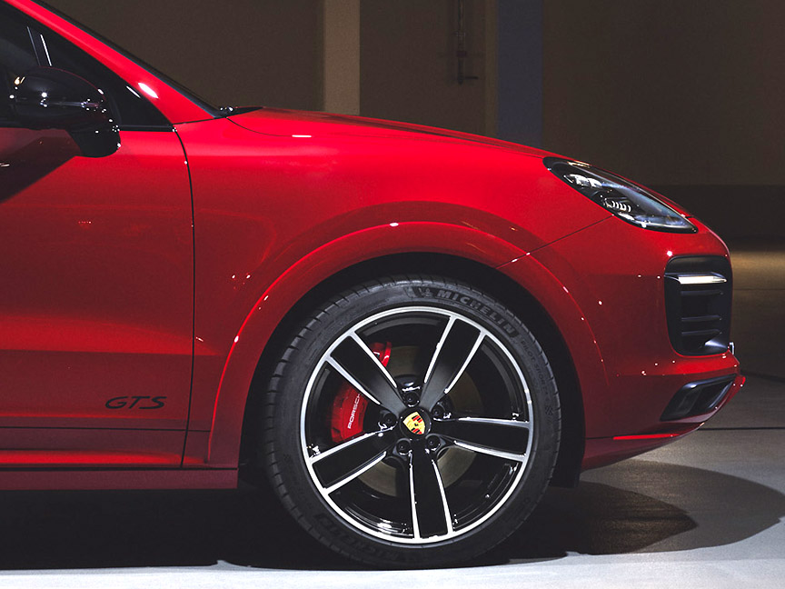 Porsche Cayenne GTS 4.0 wheel and red front brake calliper