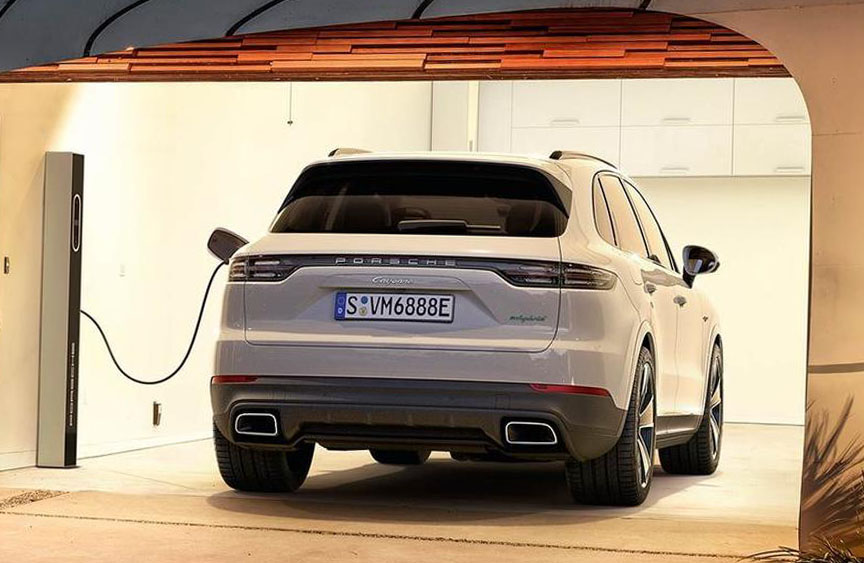 2018/2019 Porsche Cayenne E-hybrid charging in garage
