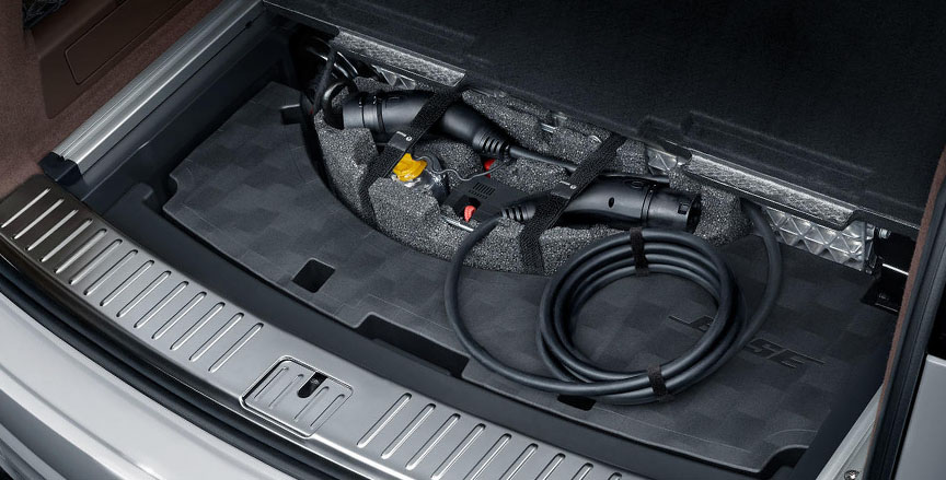 2018/2019 Porsche Cayenne E-hybrid charging cable in trunk