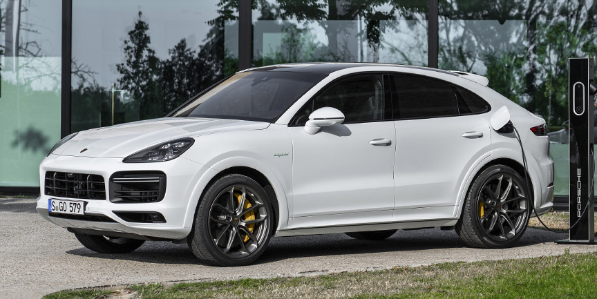 2020 Cayenne Turbo S E-Hybrid Coupé charging