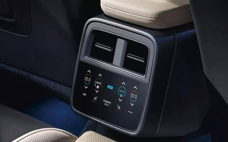 2020 Porsche Taycan rear climate control