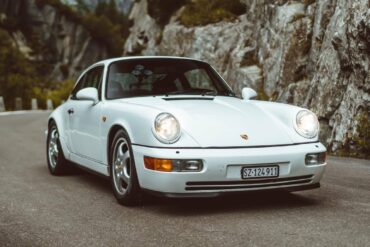 Modified Porsche 964 Carrera 2 Mountain Drive