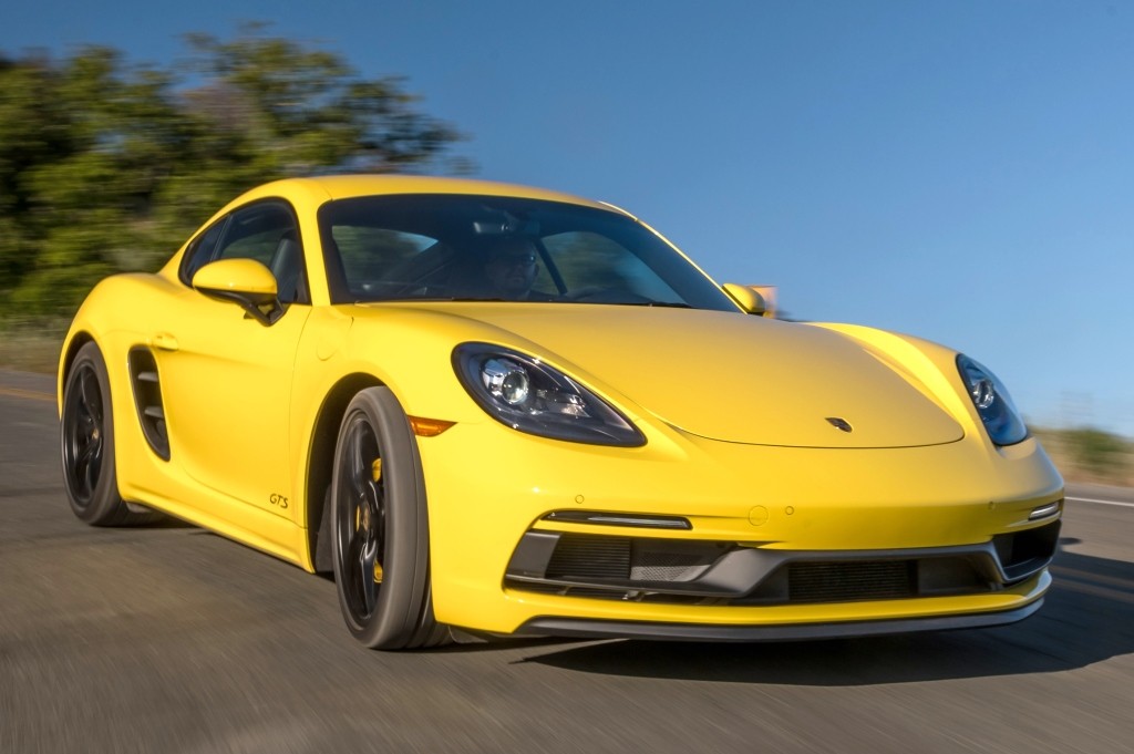 What's the difference between the 2021 Cayman GTS 4.0 and the Cayman GT4?