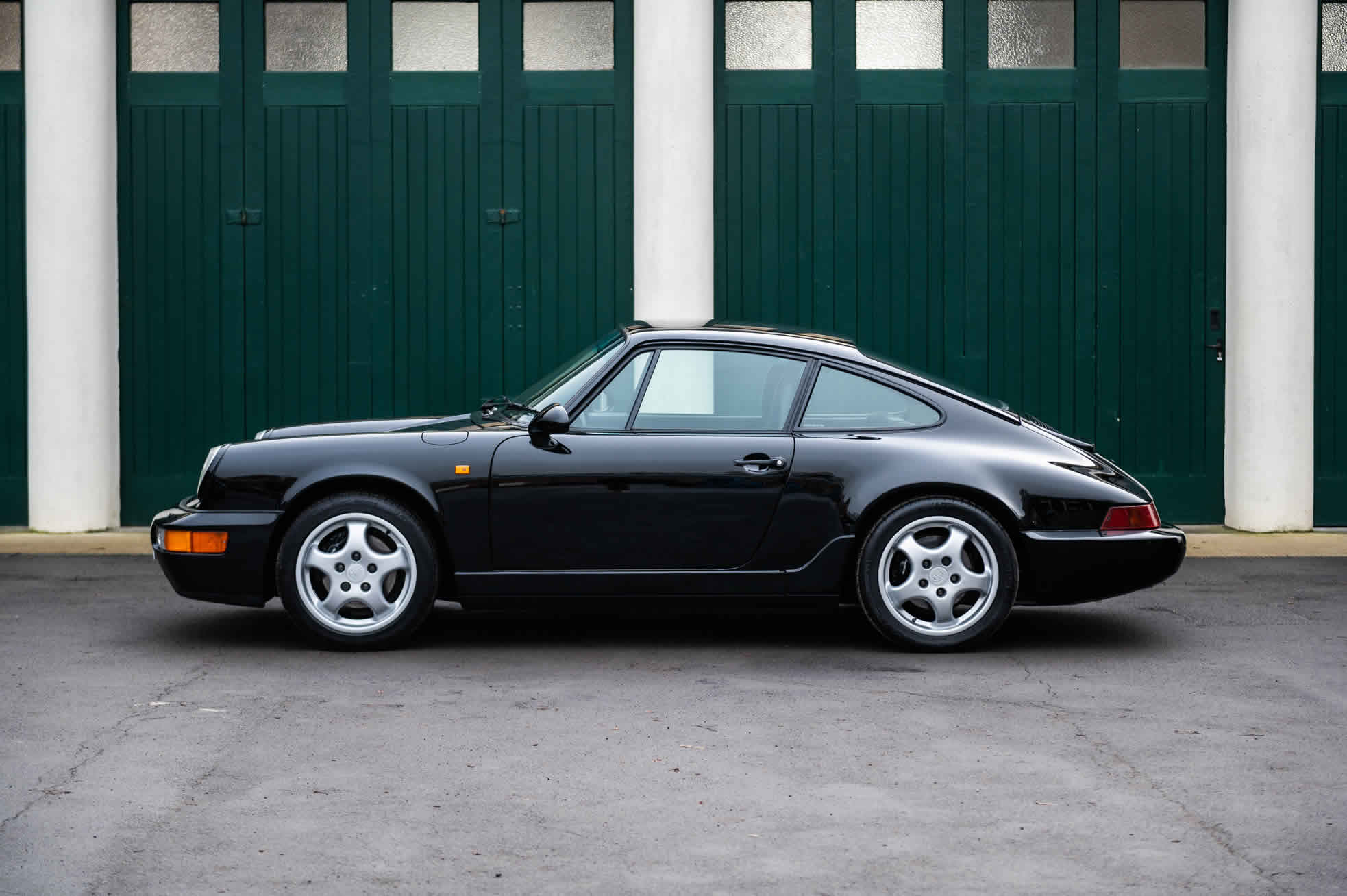 Porsche 911 Carrera 2 Coupe (1992) – Specifications & Performance