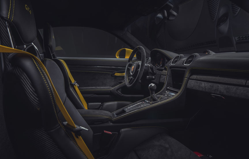 2020 Porsche 718 (982) GT4 cockpit