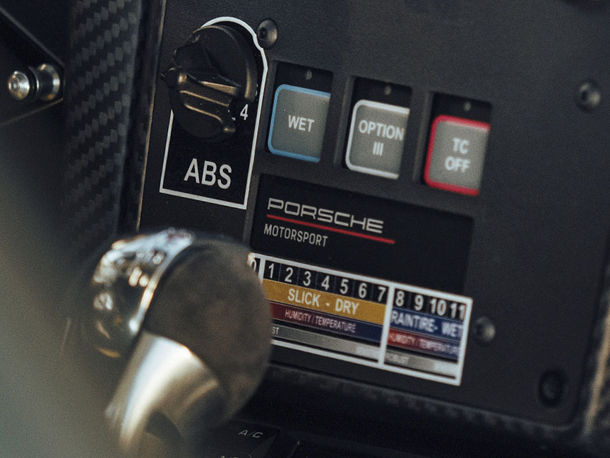 2019 Porsche 718 Cayman GT4 racing car centre console buttons