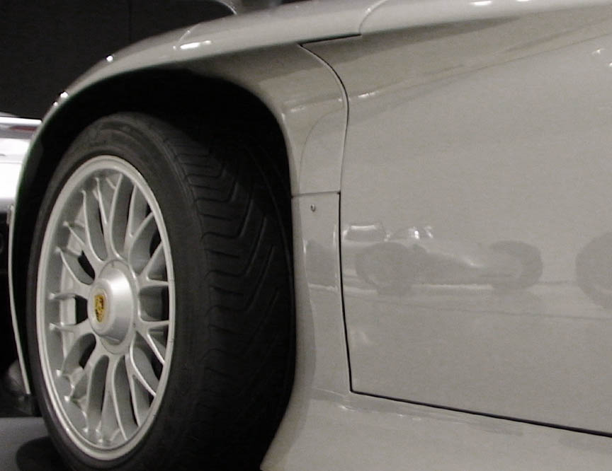 Porsche 911 GT1 Evo (996) front wheel well