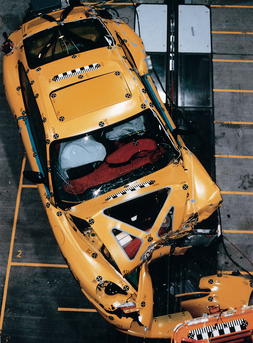 Porsche 911 996 front crash test