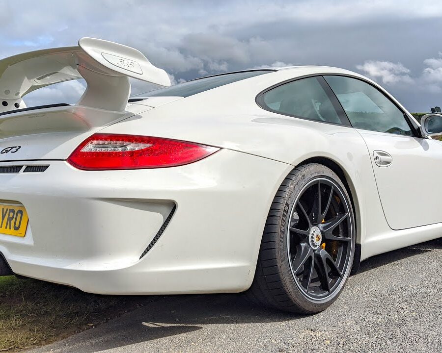 Incredible Porsche 911 997.2 GT3