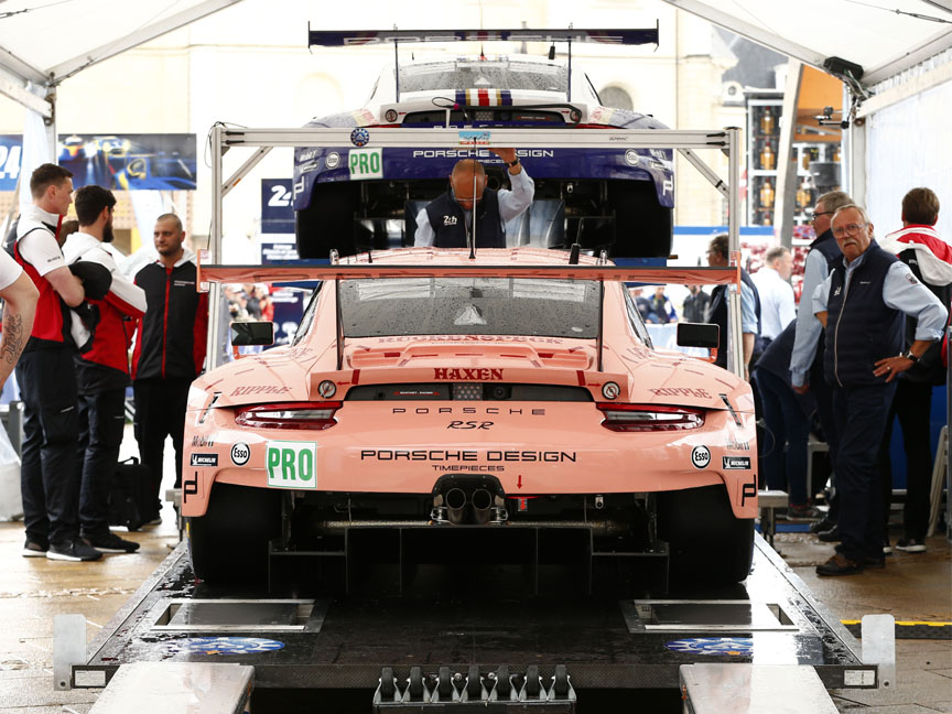 2018 Le Mans scrutineering, 2x Porsche 911 RSR