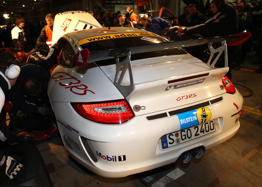 2010 Nürburgring 24 Porsche 911 997 GT3 RS 3.8 in the pits