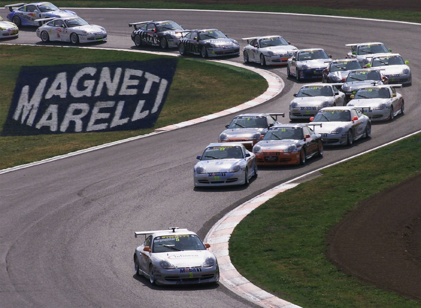 2001 Porsche 911 996 GT3 Cup, Jörg Bergmeister leading