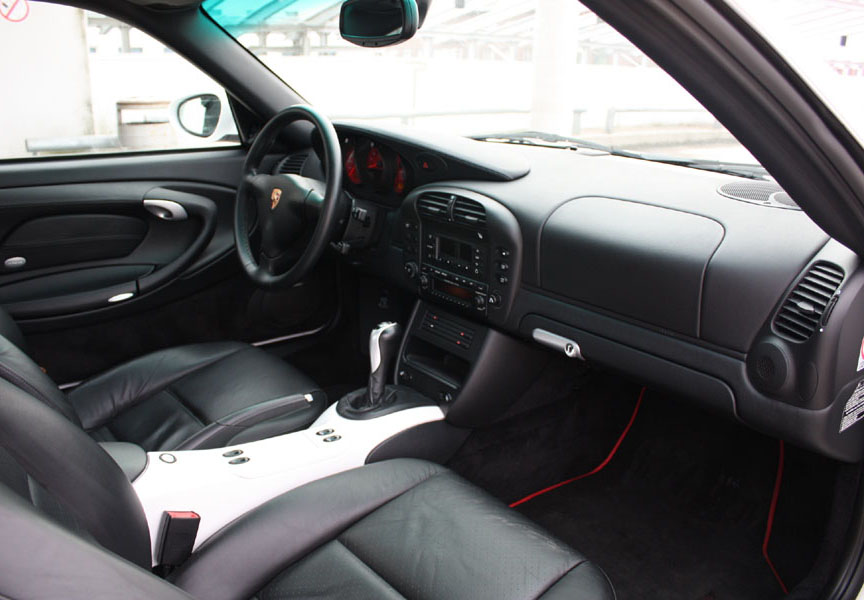 Porsche 911 996.2 black interior
