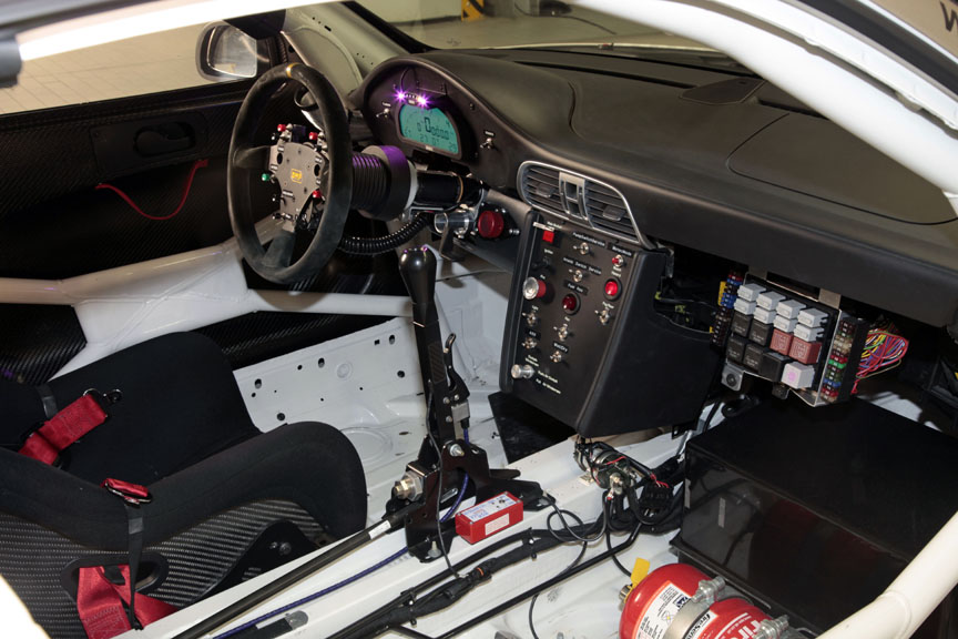 Porsche 911 997 GT3 R 2010 cockpit, shift lever