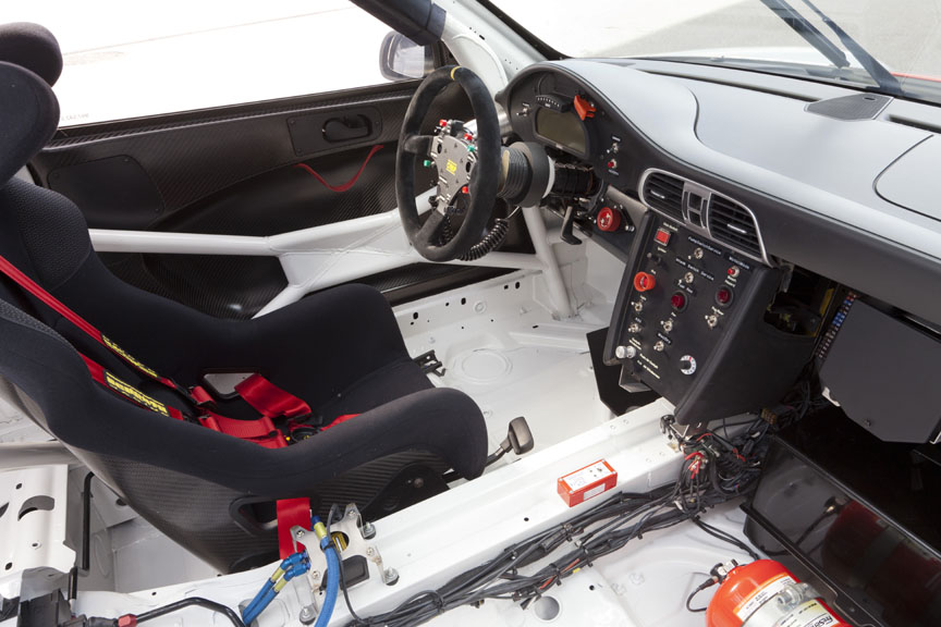 Porsche 911 997 GT3 R 2012 cockpit without shift lever
