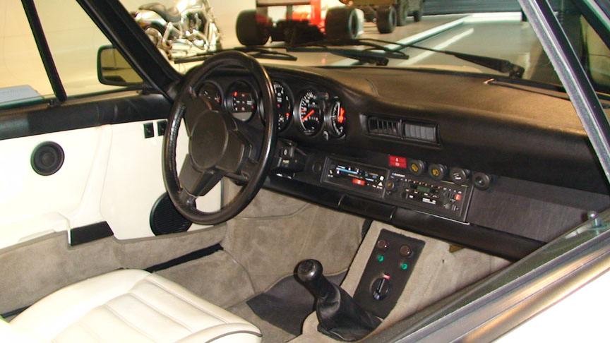 1981 Porsche 911 Turbo 4WD Cabriolet dashboard