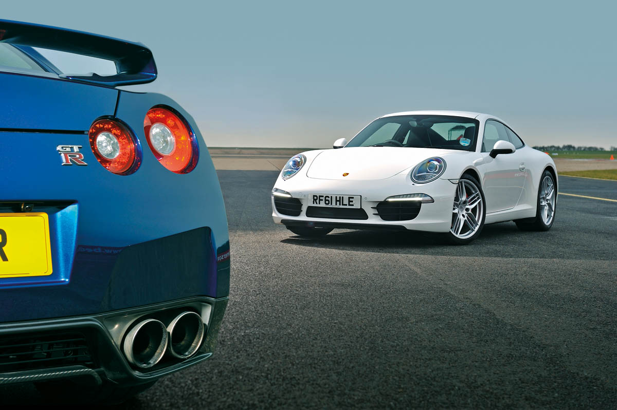 VIDEO: Nissan GT-R vs Porsche 911 Carrera S Track Battle - Stuttcars