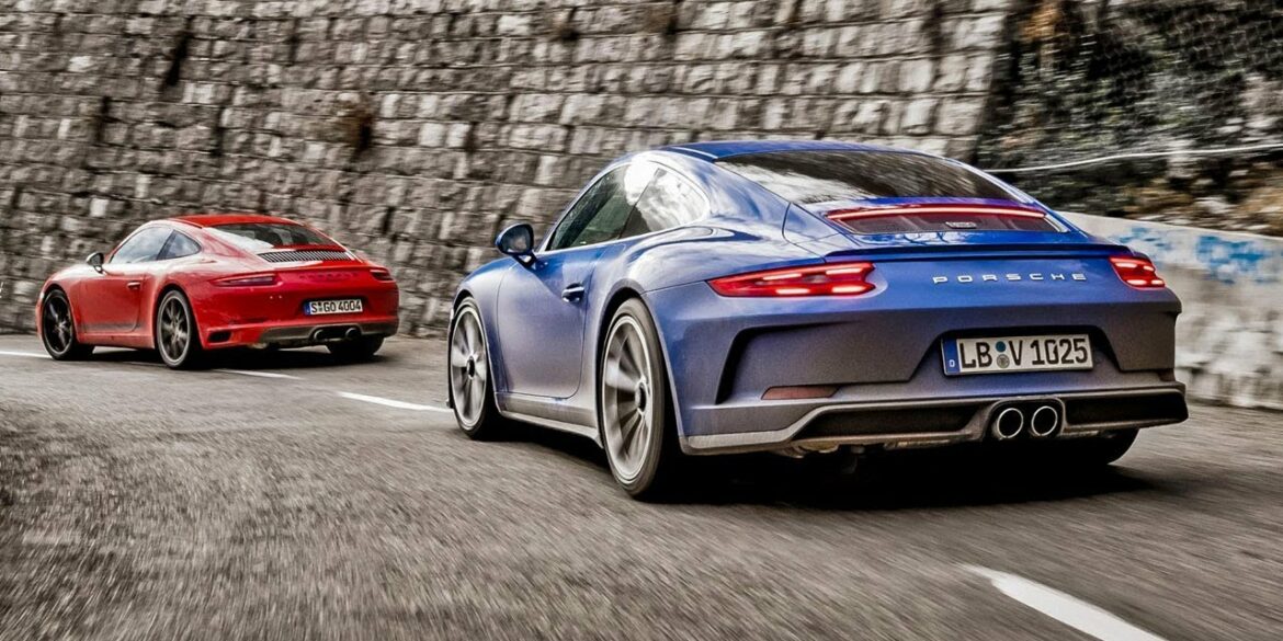 Porsche 911 Carrera T vs Porsche GT3 Touring