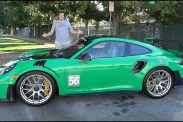 The Porsche 911 GT2RS Is the Craziest 911 Ever