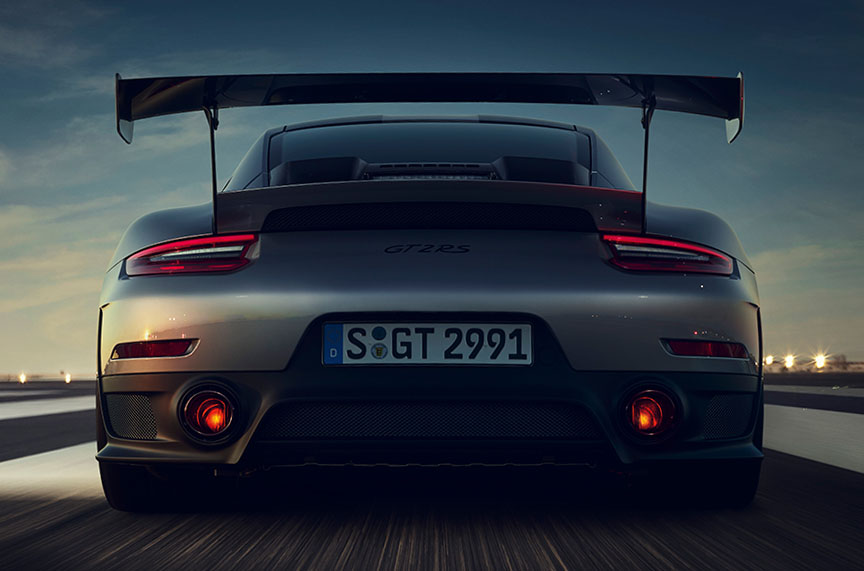 Porsche 911 991 GT2 RS exhaust flame