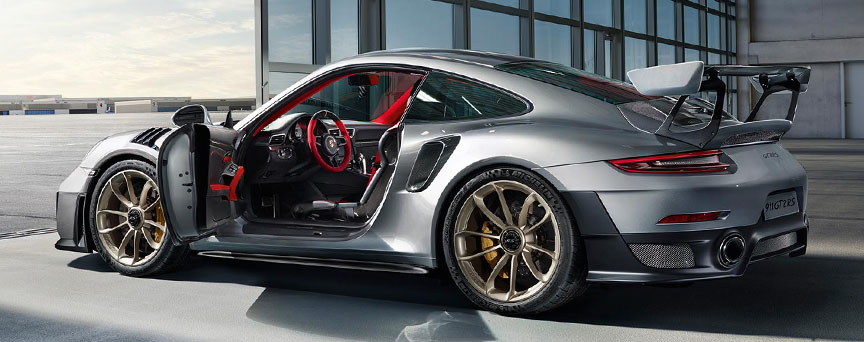 Porsche 911 991 GT2 RS, door open