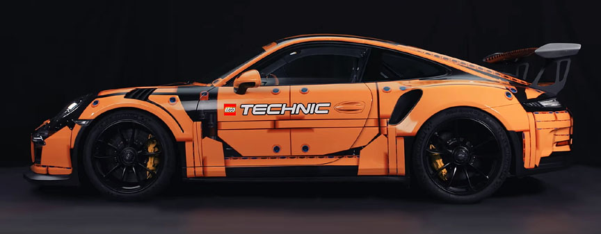 Porsche 911 991 GT3 RS real car in Lego-look wrap