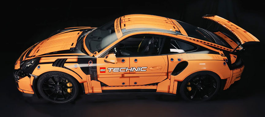 Porsche 911 991 GT3 RS real car in Lego-look wrap