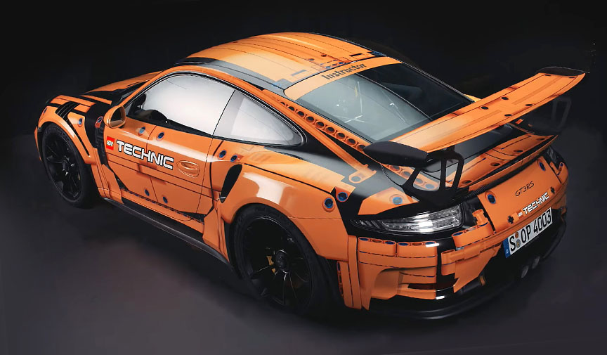 Porsche 911 991 GT3 RS real car in Lego-look wrap