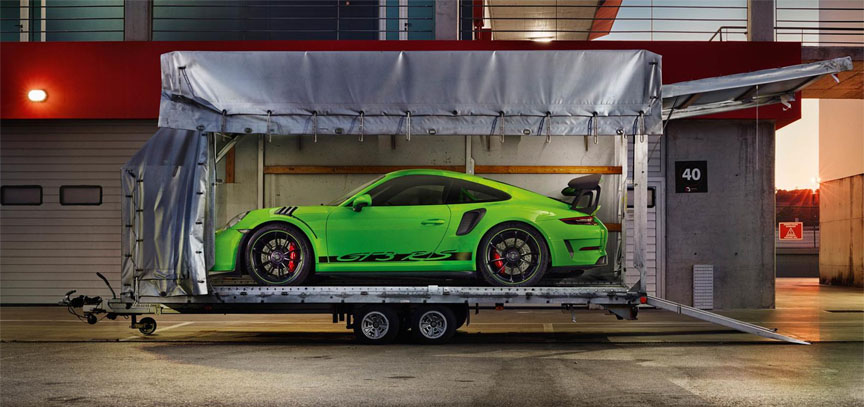 Porsche 911 991.2 GT3 RS inside the trailer