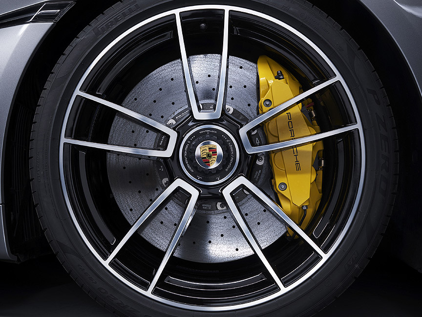 Porsche 911 992 Turbo S wheel and PCCB ceramic brake