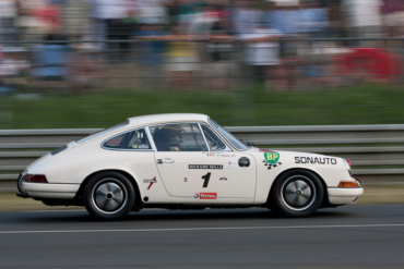 https://www.ultimatecarpage.com/img/Porsche-911-T-R-49837.html