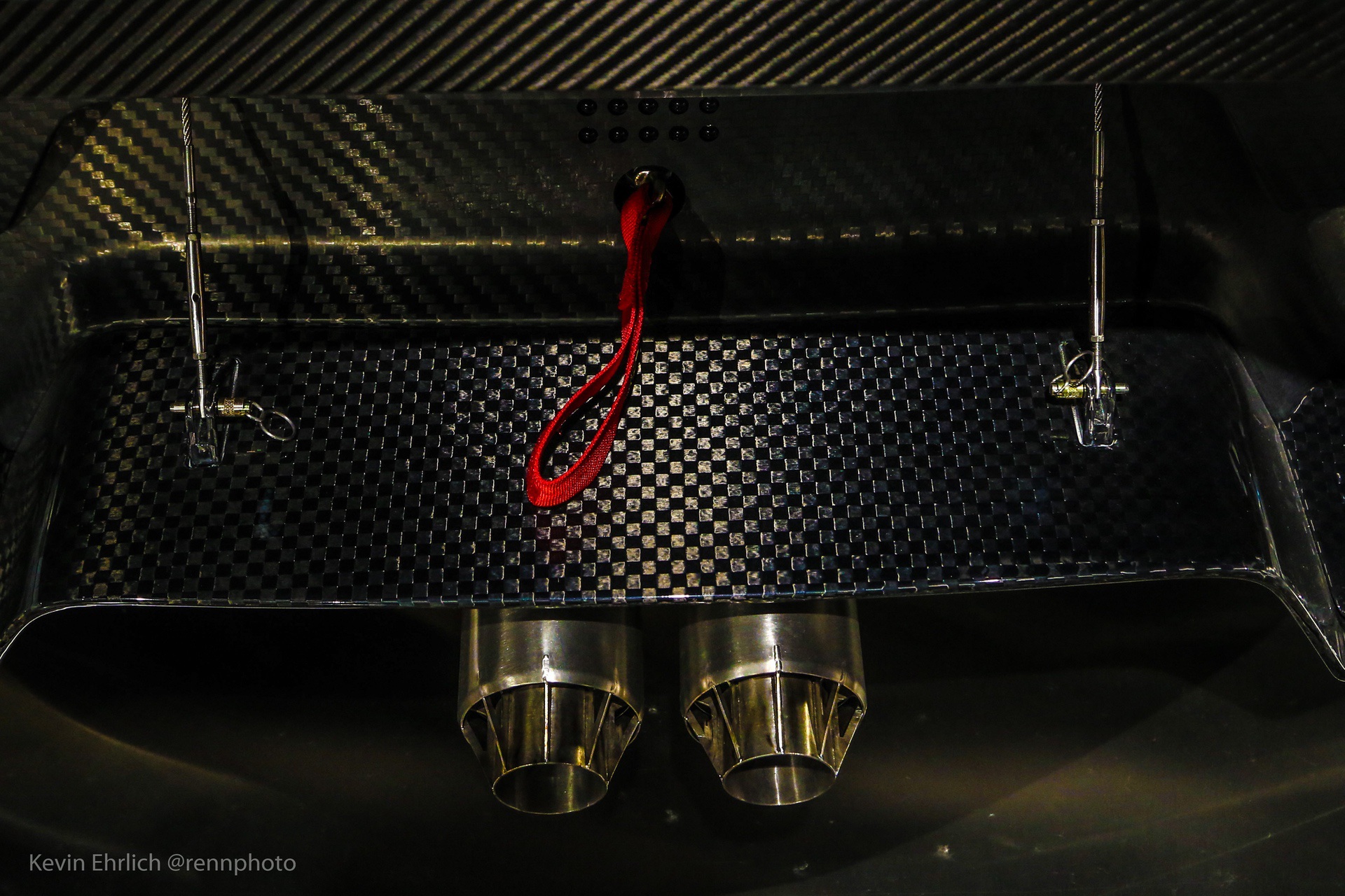 Exhaust pipes on Porsche 935/19