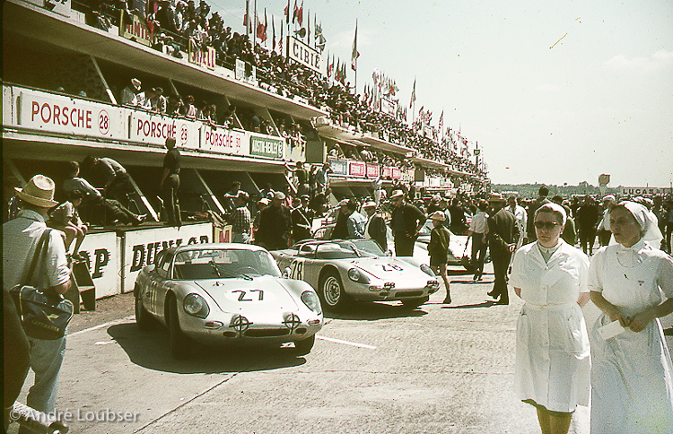 The Porsche 718 GTR coupé driven by Jo Bonnier and the 718/8 Spyder driven by Edi Barth and Herbert Linge