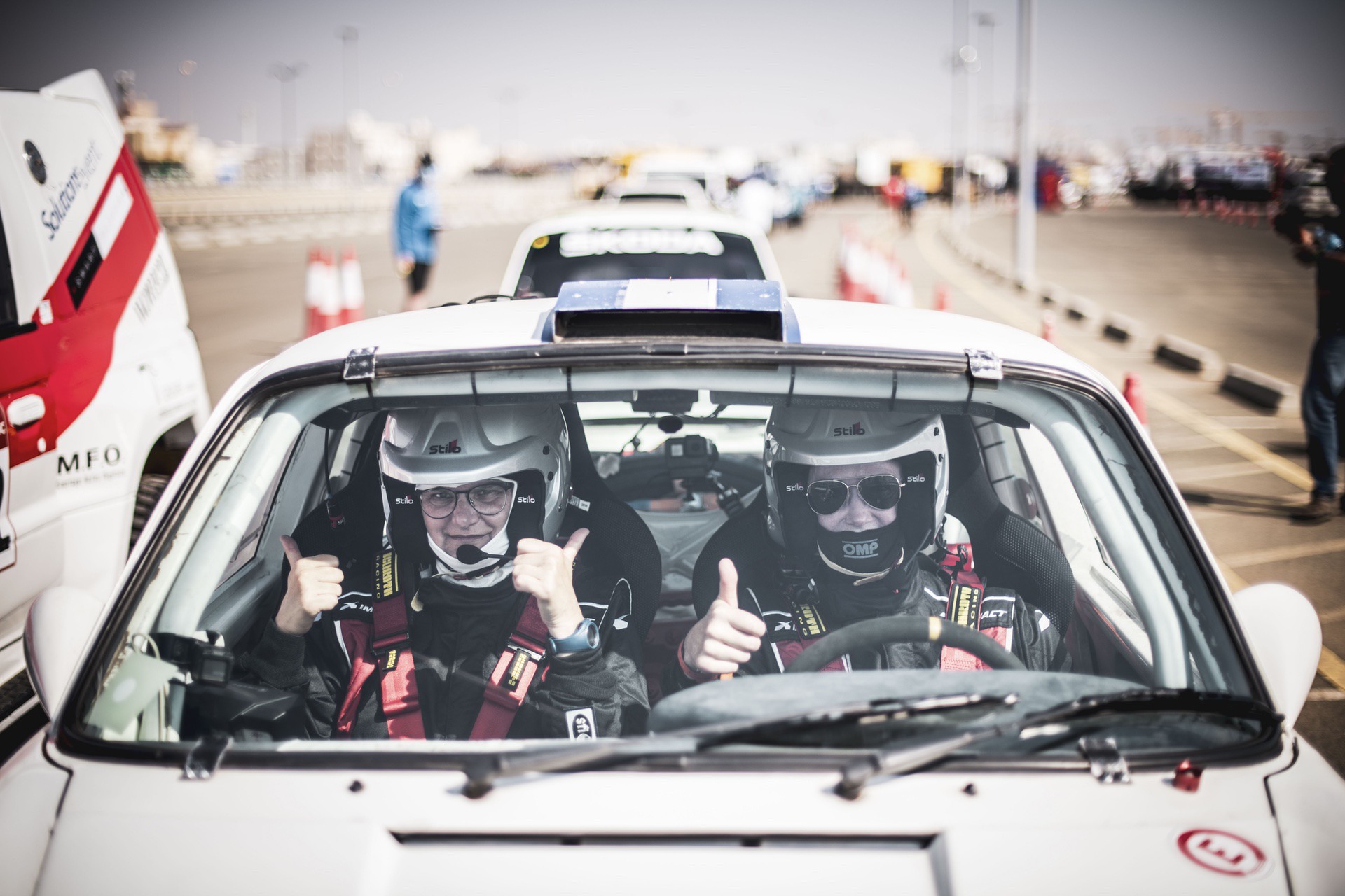 Amy Lerner and Sara Bossaert in Porsche 911 SC at Dakar Rally