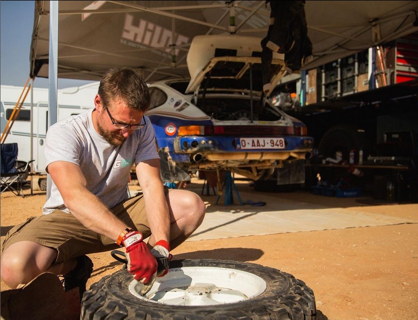 Tire for Porsche 911 SC being maintained during 2022 Dakar Classic