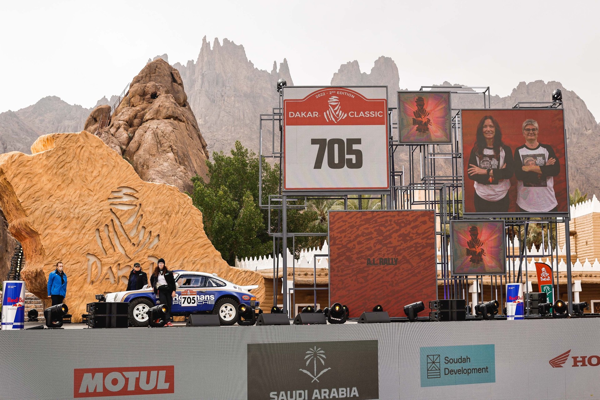 Lerner and Bossaert's Porsche 911 SC on stage after 2022 Dakar Classic