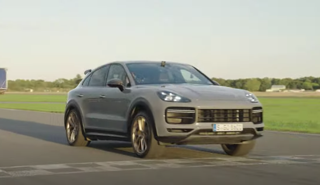 SUPER SUVs Audi RS Q8 vs Porsche Cayenne Turbo GT