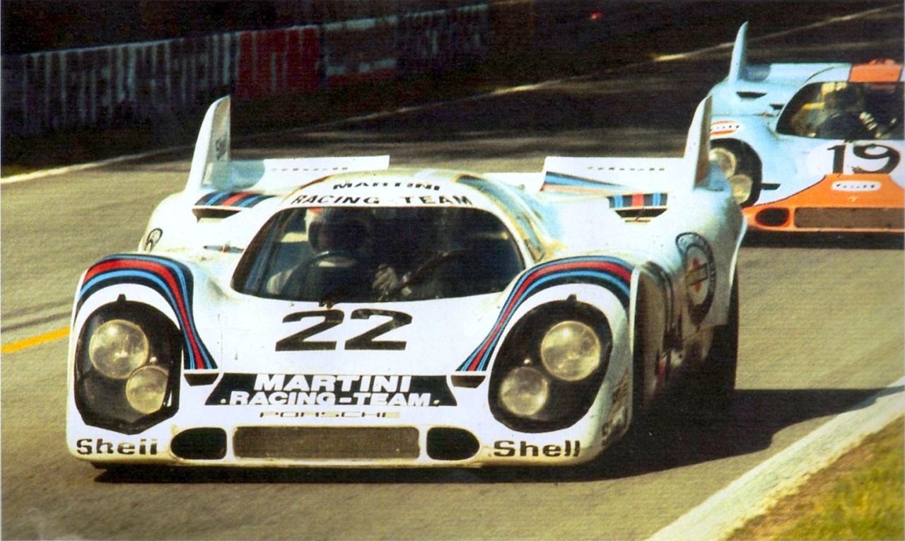 #22 Martini-Porsche 917K with van Lennep at the wheel, pursued by the #19 Gulf-Porsche 917K with Richard Attwood at the controls