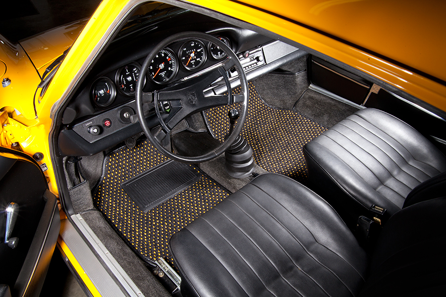 1971 Porsche 911 with a stunning black/yellow colorway CocoMat.