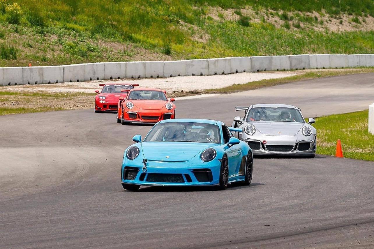 Porsche 991.1 GT3 RS racing other cars on track