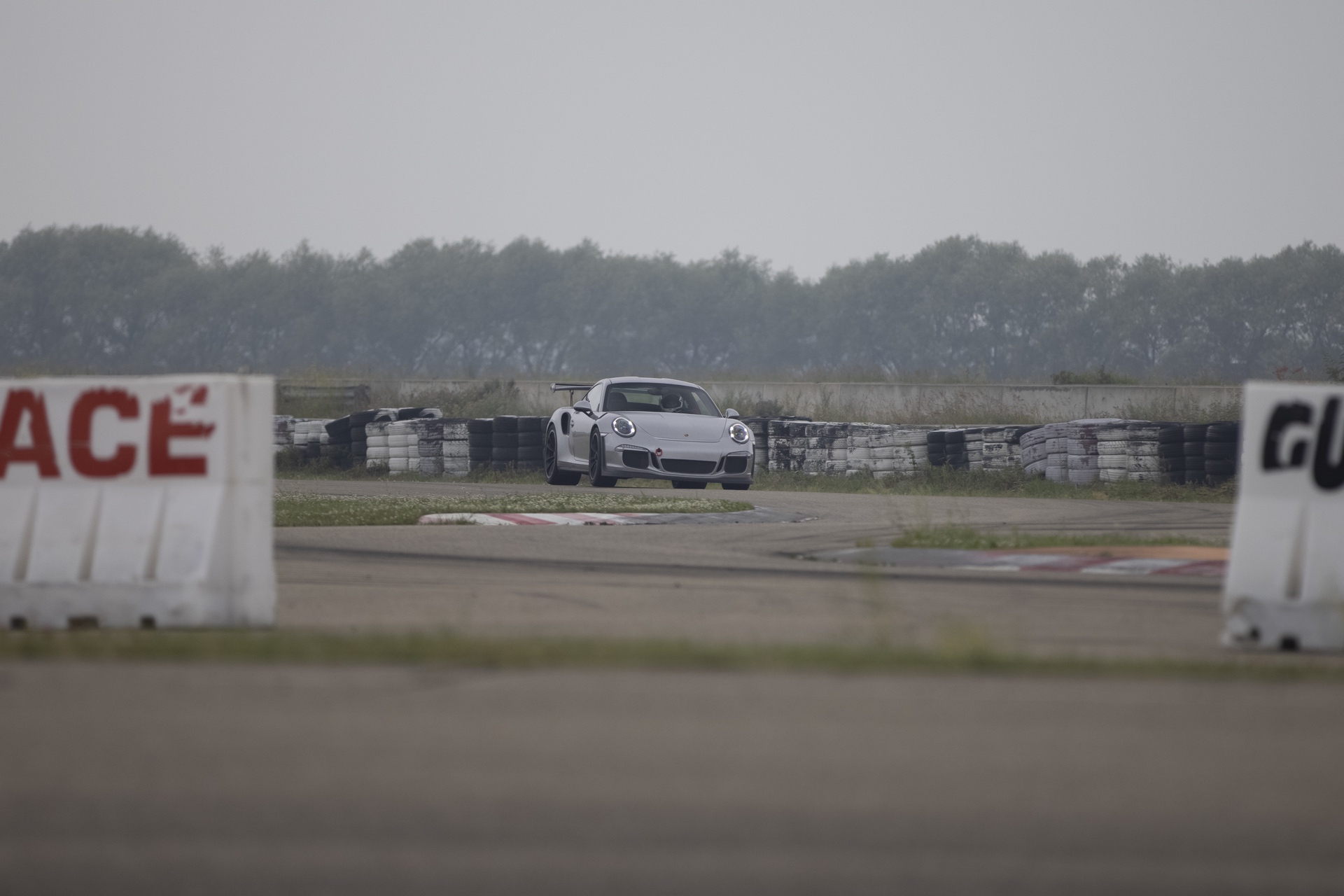 Porsche 991.1 GT3 RS taking corner on track
