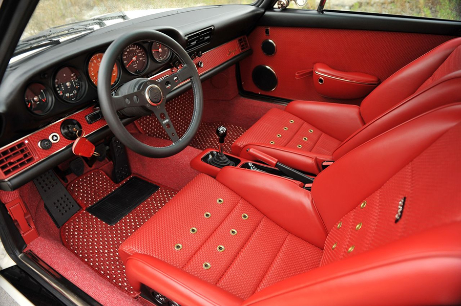 Singer Porsche 964 with a red Cocomat rubber floor replacement