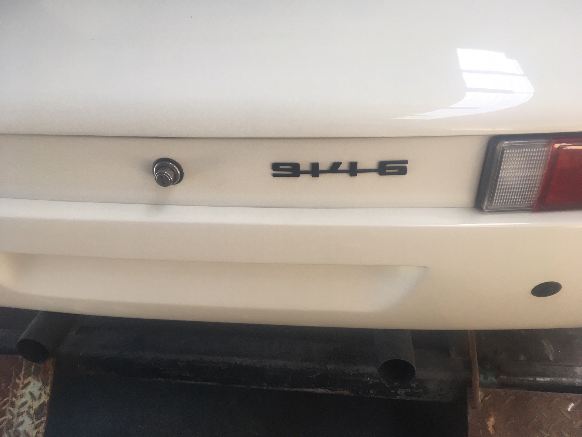 1974 Porsche 914/6 restomod's very unassuming, standard badge