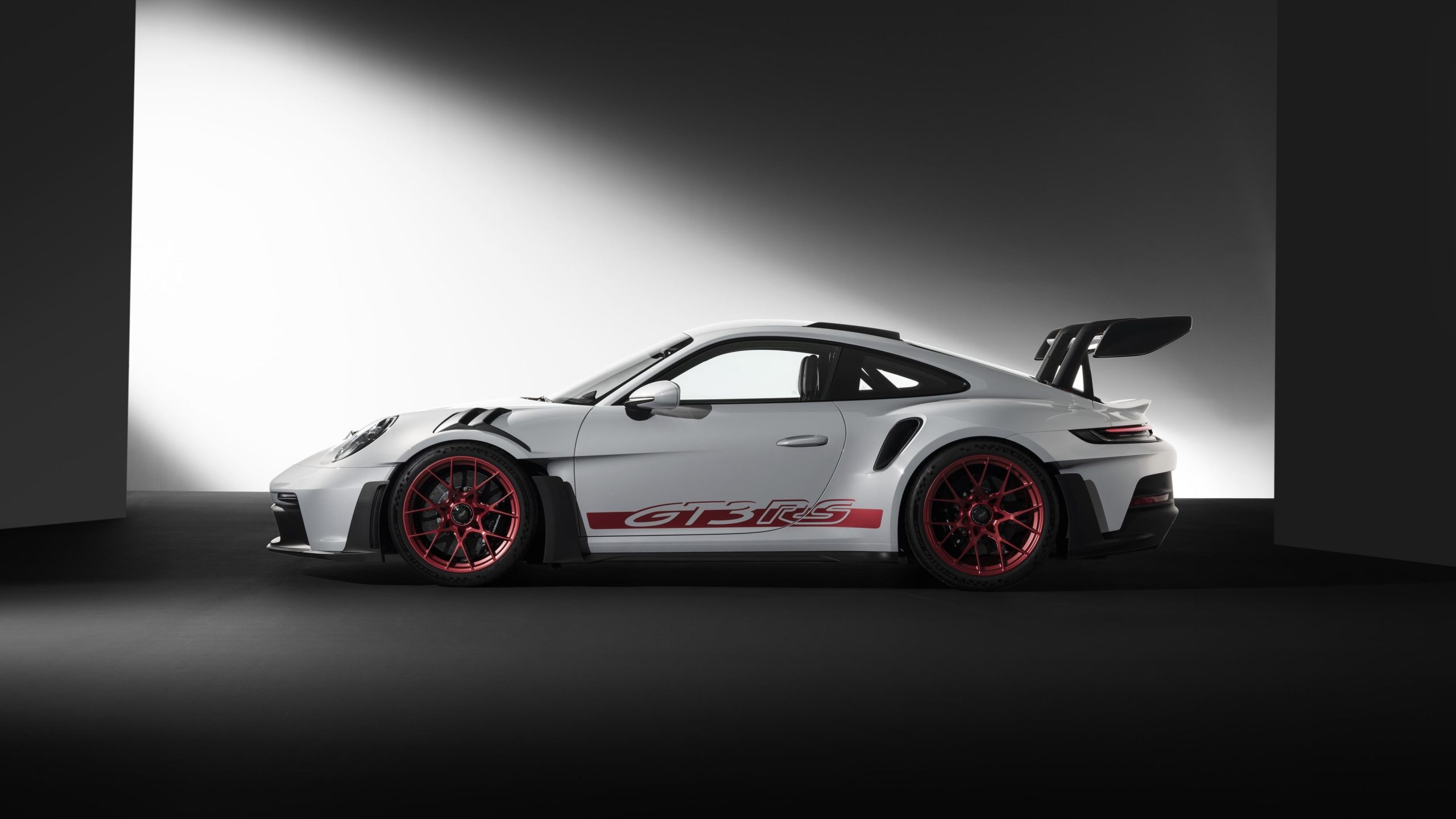 https://www.stuttcars.com/wp-content/uploads/2022/10/Porsche-911-GT3-RS-992-25-scaled.jpeg