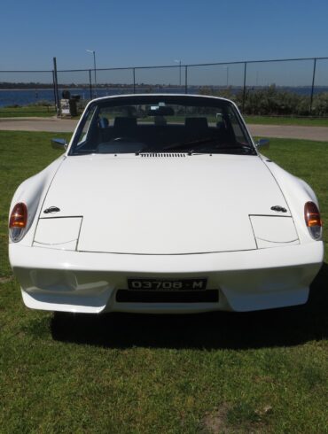 Porsche 914 front view