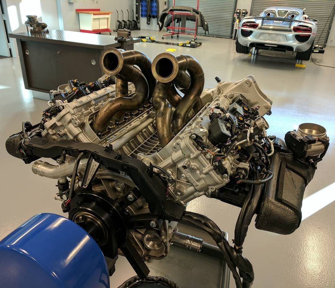 Porsche 918 Spyder’s 4.6L V8 engine