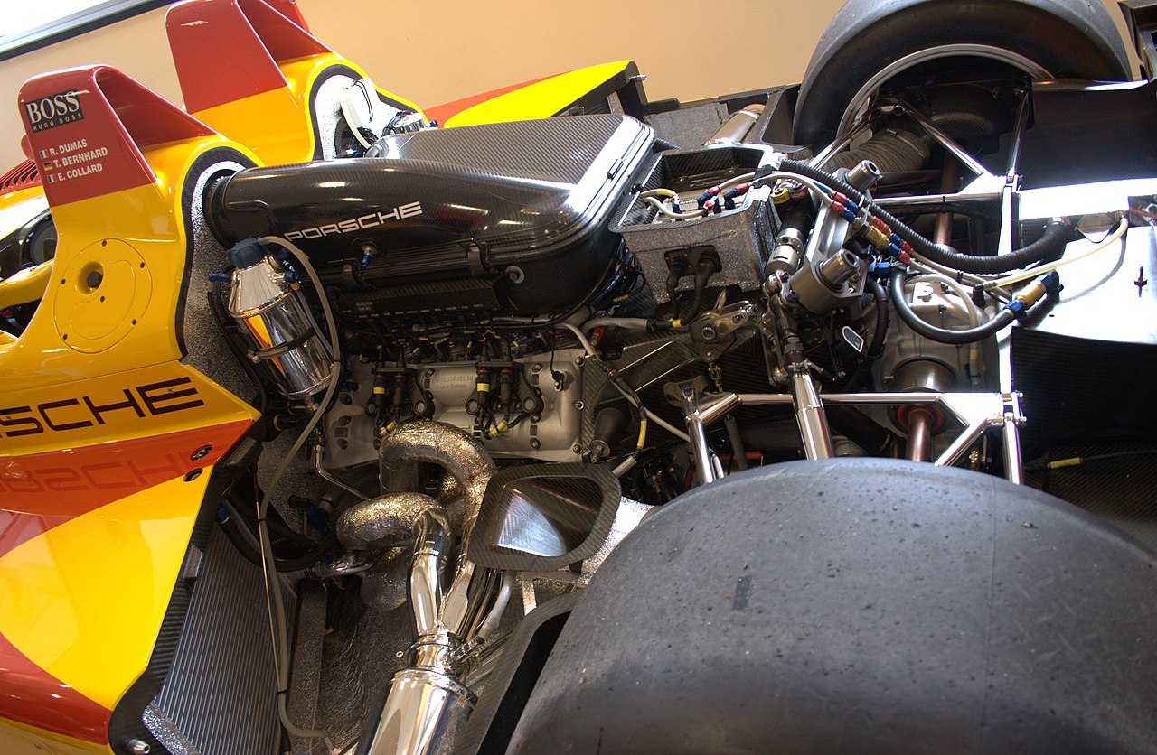 Porsche RS Spyder 9R6 V8 engine